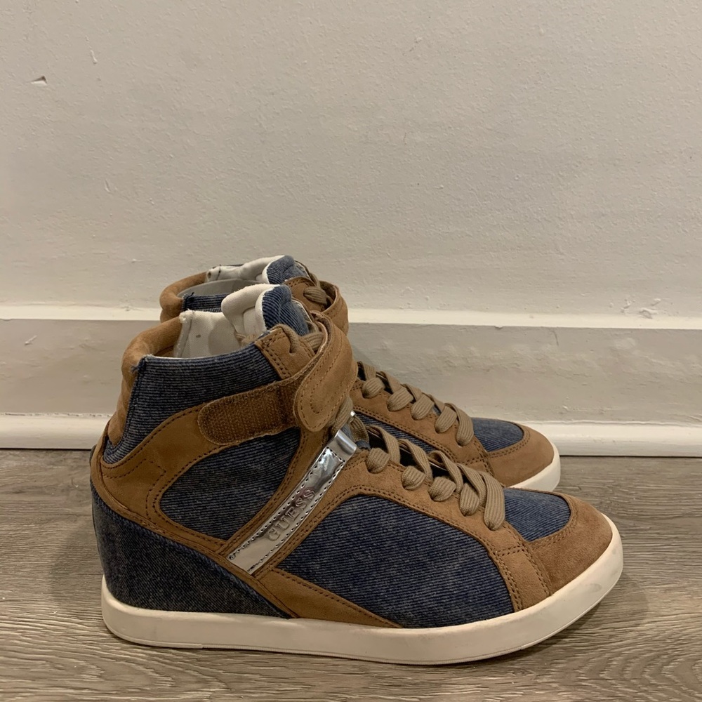 NWOT GUESS Women’s Perina Wedge Sneakers Size 8